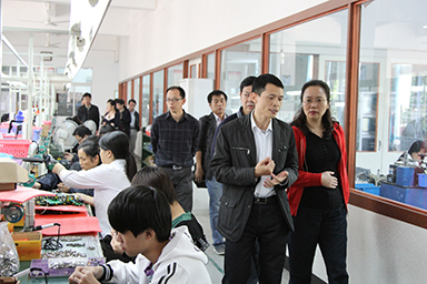 福建省委統(tǒng)戰(zhàn)部副部長(zhǎng)、省工商聯(lián)黨組書(shū)記王玲視察虹潤(rùn)公司