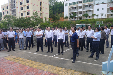 南平市市委書記裴金佳、市長林寶金率市委市政府全部領(lǐng)導(dǎo)及各市縣主要領(lǐng)導(dǎo)一行蒞臨我公司視察指導(dǎo)