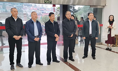 福建省政協(xié)副主席、省工商聯(lián)主席王光遠(yuǎn)一行視察虹潤(rùn)公司